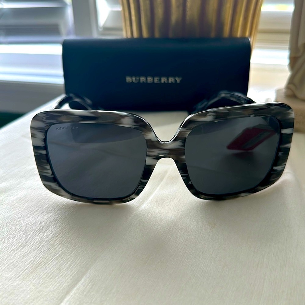 NWT Authentic Burberry sunglasses, black and white